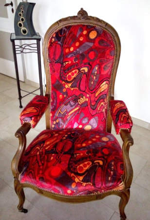 Fauteuil Voltaire et tissu Art Dco Vintage POP'ART de chez casal, vendu par la rime des matieres, bon plan tissu et frais de port offerts