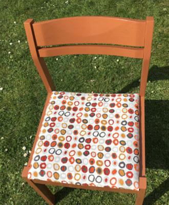 chaise tissu Omega design graphique de Casal, vendu par la rime des matieres, bon plan tissu et frais de port offerts