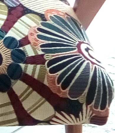 Seventies tissu motif floral design, de Casal, pour chaise, fauteuil, canapé et coussins, vendu par la rime des matieres, bon plan tissu 