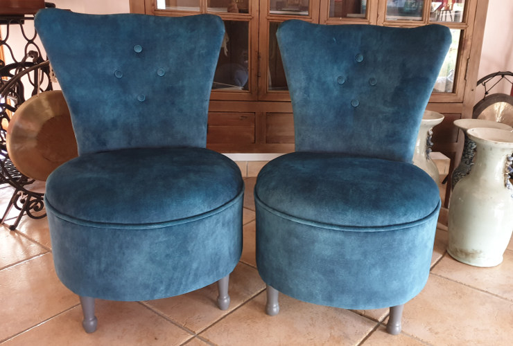 fauteuils cocktail et tissu Manade, uni lavable style cuir vieilli de chez Casamance , tissu vendu par la rime des matieres, frais de port offerts