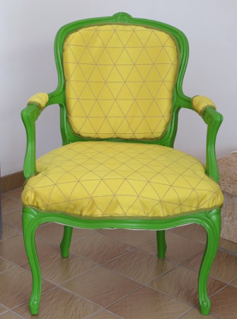 Tissu Nasse de Lelivre et fauteuil Louis XV