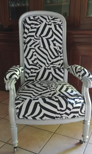 Fauteuil Voltaire et tissu Riviera de Christian Lacroix