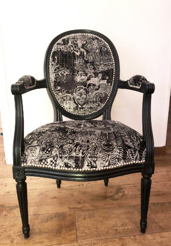 fauteuil Louis XVi tissu Underground de Jean-Paul Gaultier