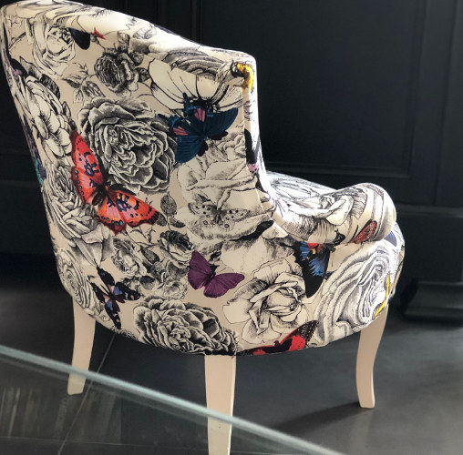 fauteuil crapaud et tissu papilons Butterfly Garden, tissu vendu par la rime des matieres, bon plan et frais de port offerts