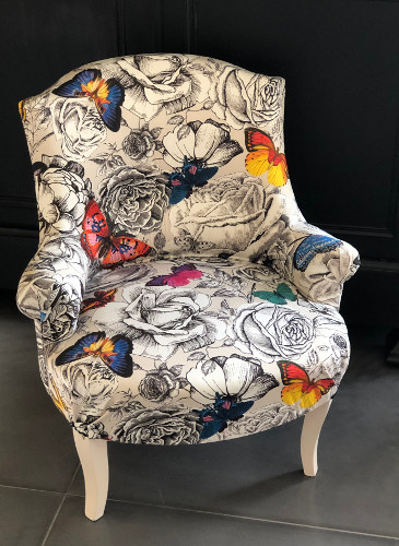 fauteuil crapaud et tissu papillons Butterfly Garden, tissu vendu par la rime des matieres, bon plan et frais de port offerts