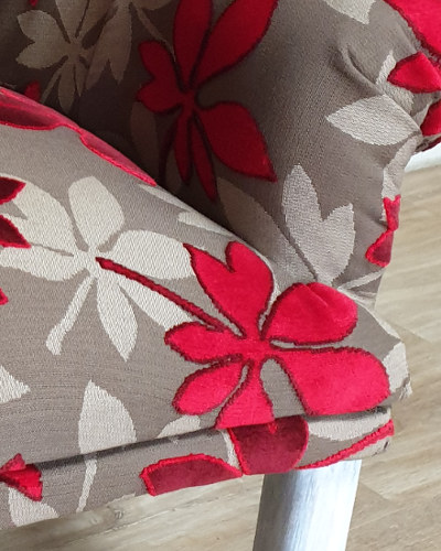 fauteuil crapaud et tissu Ponthieu de Casal, motif végétal stylisé velours sur fond toile 
