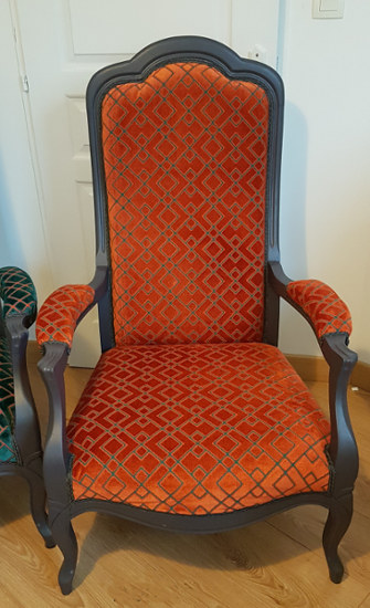 Fauteuil Voltaire et tissu CLARK de Sahco, superbe velours vendu par la rime des matieres, bon plan tissu et frais de port offerts