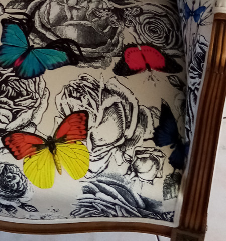 Bergère Louis 16 et tissu papillons Butterfly Garden Outdoor, imprimé papillons, tissu vendu par la rime des matieres, bon plan tissu et frais deport offerts