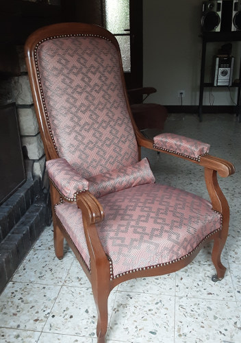 Fauteuil voltaire et tissu Icne, lavable et non feu, motif gomtrique et raffin de Casal, tissu vendu par la rime des matieres, bon plan et frais de port offerts