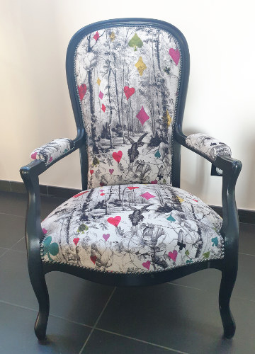 Fauteuil voltaire et tissu Tarot de Jean-Paul Gautier, tissu vendu par la rime des matieres, bon plan tissu et frais de port offerts