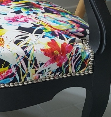 Tissu fleuri Barbade de Jean-Paul Gaultier et fauteuil Louis Philippe, tissu vendu par la rime des matieres, bon plan tissu et frais de port offerts