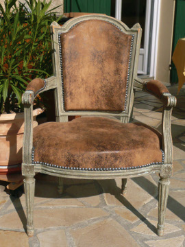 cuir vieilli pour tapisser fauteuil louis xvi