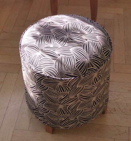 Pouf et tissu Cacao design graphique contemporain, tissu vendu par la rime des matieres, bon plan tissu et frais de port offerts