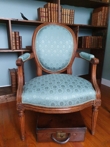 Fauteuil mdaillon Louis XVI et damas soie Pommes de Pin de Tassinari & Chatel, soie vendue par la rime des matieres, bon plan tissu et frais de port offerts