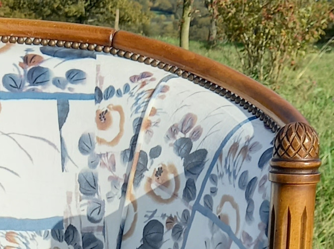 Fauteuil tonneau et tissu Babouchka de Jean-Paul Gaultier, tissu vendu par la rime des matieres, bon plan tissu et frais de port offerts