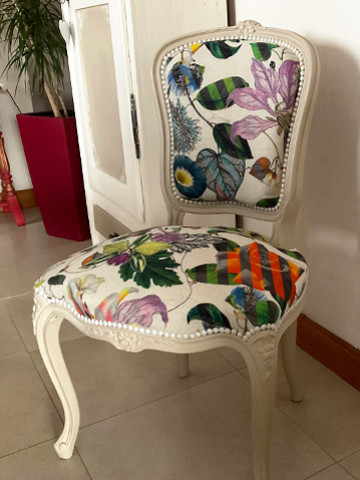 Chaise Louis 15 et tissu Malmaison Naturel de Christian Lacroix, tissu vendu par la rime des matieres, bon plan et frais de ports offerts