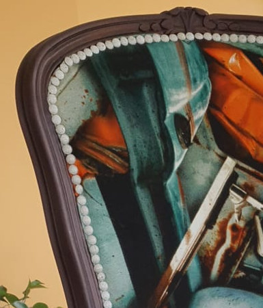 chaise style Louis XV et tissu fantaisie Fangio de Jean-Paul Gaultier, tissu d'ameublememnt vendu par la rime des matieres, bon plan tissu et frais de port offerts