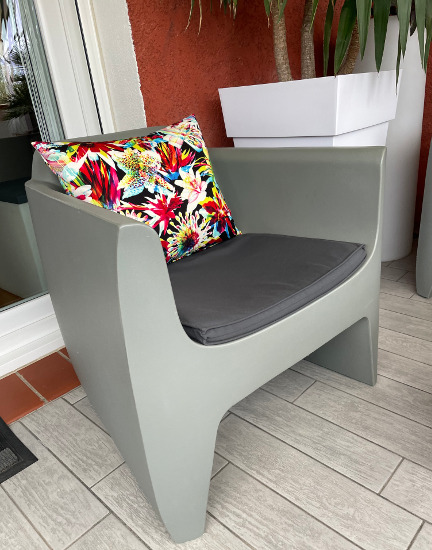 fauteuil et coussin tissu Barbade de Jean-Paul Gaultier, tissu vendu par la rime des amtieres, bon plan tissu et frais de port offerts