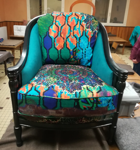 fauteuil avec tissus Woodstock multivert et uni Bethel jade, tissus d'ameublement casal vendus par la rime des matieres, bon plan tissu et frais de port offerts