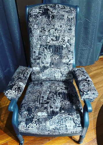 Fauteuil voltaire et tissu velours underground de JeanPaul Gaultier, tissu d'ameublement vendu par la rime des matieres, bon plan tissu et frais de port offerts