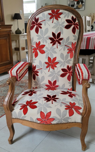 Fauteuil voltaire et tissus coordonnes Ponthieu motif vgtal stylis et Boufflers rayures modernes, tissu vendu par la rime des matieres, bon plan tissu et frais de port offerts