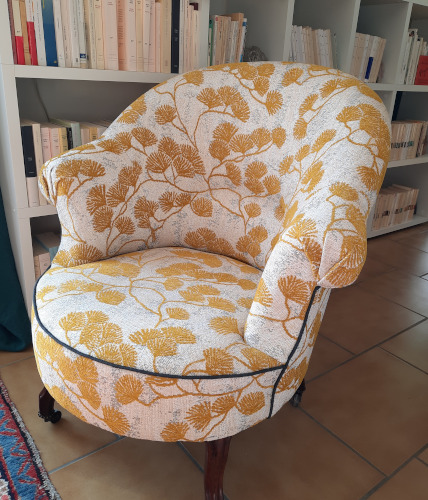 fauteuil crapaud et tissu Canoas coloris houblon, tissu aquaclean anti-taches motif vgtal stylis japonisant vendu par la rime des matieres, bon plan tissu d'ameublement et frais de port offerts