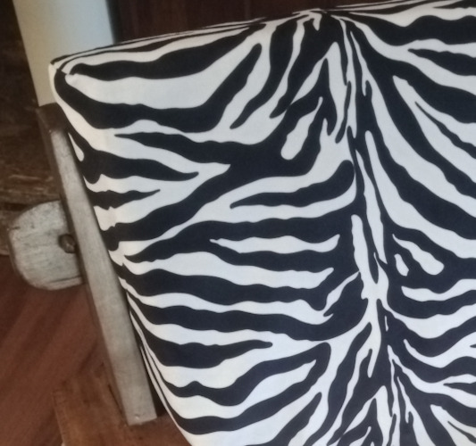 fauteuil éléphant et tissu Zebra souple et doux, tissu vendu par la rime des matieres, bon plan tissu d'ameublement et frais de port offerts