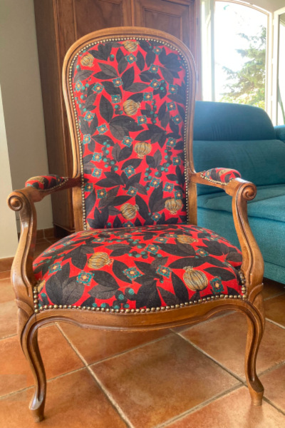 Fauteuil voltaire et tissu Fruit du Paradis, tissu lin mlang vendu par la rime des matieres, bon plan tissu et frais de port offerts