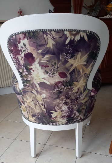 bergère et tissu Flower Power de Jean Paul Gaultier, motif floral luxuriant, outdoor spécial pour l'extérieur, tissu vendu par la rime des matieres, bon plan tissu et frais de port offerts