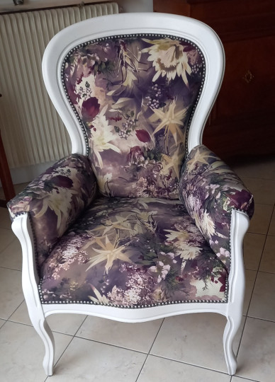 bergère et tissu Flower Power de Jean Paul Gaultier, motif floral luxuriant, outdoor spécial pour l'extérieur, tissu vendu par la rime des matieres, bon plan tissu et frais de port offerts