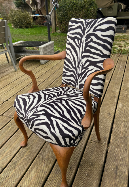fauteuil Art Déco et tissuZebra motif zèbre, tissu souple et doux vendu par la rime des matieres, bon plan tissu et frais de port offerts