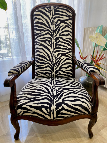 fauteuil voltaire et tissu zebra, tissu vendu par la rime des matieres, bon plan tissu et frais de port offerts