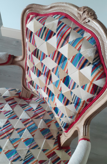Cabriolet Louis XV et tissu velours Chambord, tissu design graphique vendu par la rime des matieres, bon plan tissu ameublement et frais de port offerts 