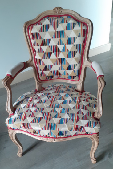 Cabriolet Louis XV et tissu velours Chambord, tissu design graphique vendu par la rime des matieres, bon plan tissu ameublement et frais de port offerts 