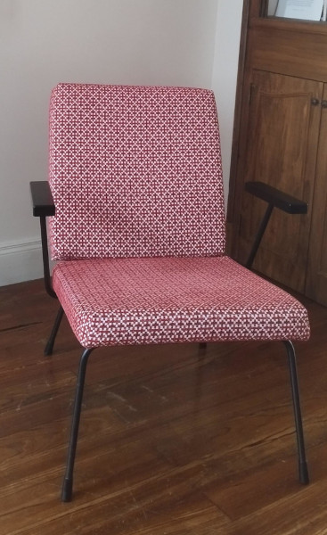fauteuil vintage avec tissu antitache Asunta coloris piment, tissu vendu par la rime des matieres, bon plan tissu d'ameublement et frais de port offerts
