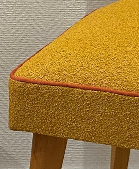 chaises style scandinave et tissu Trinity, uni petite bouclette Aquaclean traitement anti tache, non feu et lavable, tissu vendu par la rime des matieres, bon plan tissu et frais de port offerts