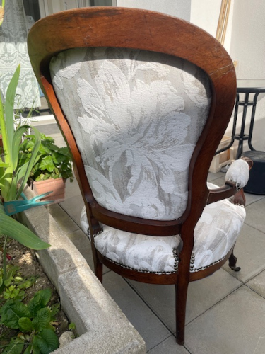 fauteuil cabriolet Louis Philippe et tissu Quito motif floral stylis, trait anti taches, tissu vendu par la rime des matieres, bon plan tissu et frais de port offerts
