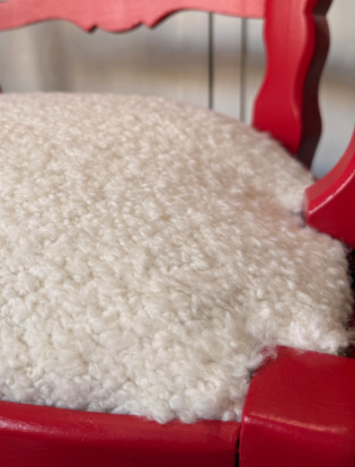 fauteuil campagnard  et tissu bouclette Cormo, tissu boucl� tr�s doux et molleux vendu par La Rime des Mati�res, bon plan tissu ameublement et frais de port offerts