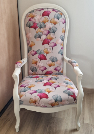 fauteuil voltaire et tissu C�line motif feuilles ginkgo biloba, tissu vendu par la rime des matieres, bon plan tissu et frais de port offerts 