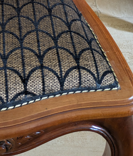 chaise Louis 15 et tissu Parure de Leli�vre, tissu vendu par la rime des matieres, bon plan tissu et frais de port offerts
