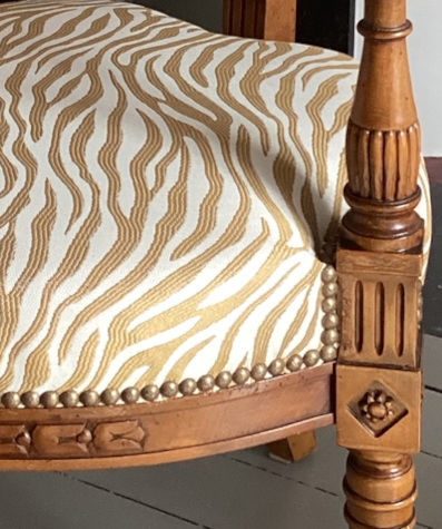 fauteuils et tissu BONAO imitation zebre color�, tissu vendu par la rime des matieres, bon plan tissu ameublement et frais de port offerts