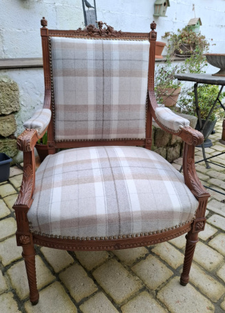 fauteuil et tissu Galway motif carreau tartan �cossais, trait� non feu, tissu vendu par la rime des matieres, bon plan tissu et frais de port offerts