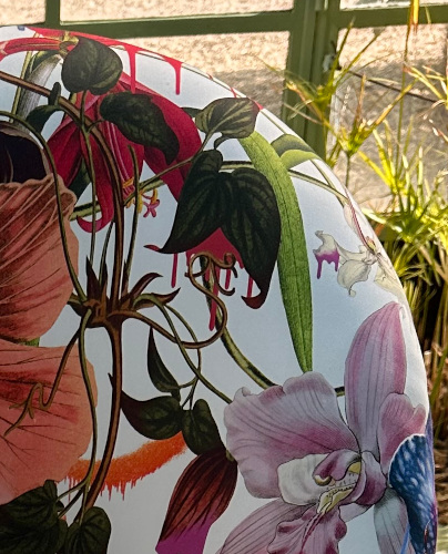 fauteuil crapaud et tissu Orchids Fantasia de Christian Lacroix, tissu vendu par la rime des matieres, bon plan tissu et frais de port offerts