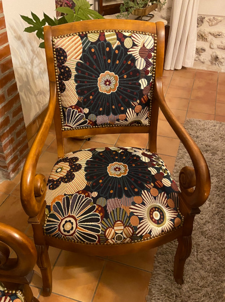 fauteuil et tissu Seventies motif floral design ann�es 70, tissu vendu par la rime des matieres, bon plan tissu ameublement et frais de port offerts