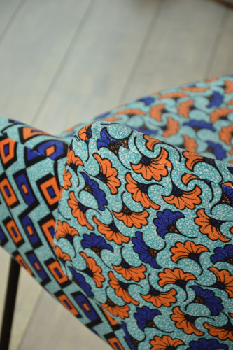 Althea  tissu ameublement lavable petit motif floral stylisé coloré effet wax de Casal, pour chaise, fauteuil, canapé et coussins, vendu par la rime des matieres, bon plan tissu frais de port offerts