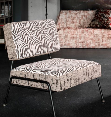 fauteuil et tissu Bonao motif zèbre traité aquaclean anti tache et lavable, de Casal, pour chaise, fauteuil, canapé et rideaux, vendu par la rime des matieres, bon plan tissu et frais de port offerts