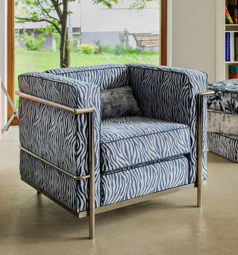 fauteuil et tissu Bonao motif zèbre traité aquaclean anti tache et lavable, de Casal, pour chaise, fauteuil, canapé et rideaux, vendu par la rime des matieres, bon plan tissu et frais de port offerts