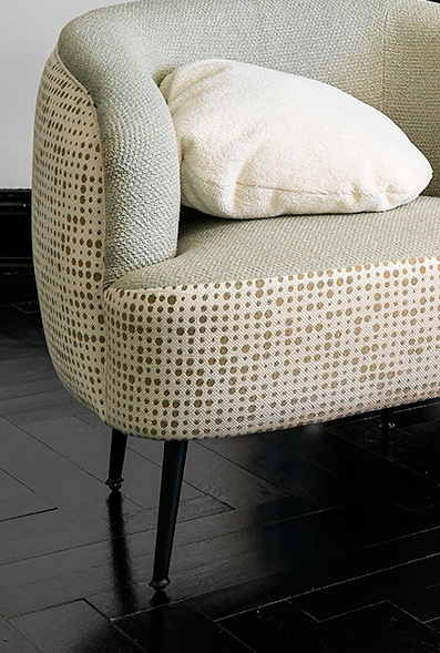 fauteuil tonneau et tissu Empreinte, tissu d'ameublement motif pois bicolore contemporain vendu par la rime des matieres, bon plan tissu et frais de port offerts