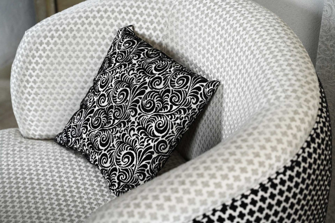 tissu ameublement ENEE grande largeur et lavable, jacquard motif graphique, de Casal, pour chaise, fauteuil, canap, coussins et rideaux, vendu par la rime des matieres, bon plan tissu et frais de port offerts
