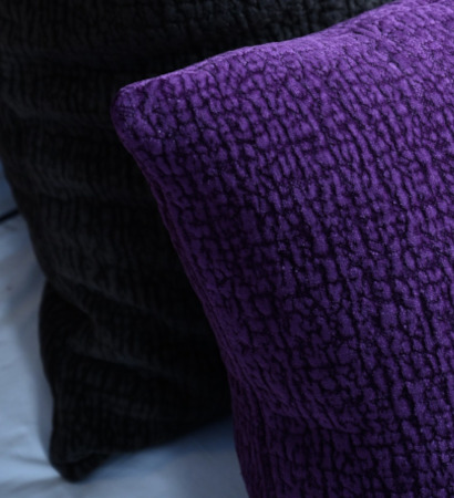 Funky tissu ameublement de Casal, uni texturé élastique,  lavable et très résistant,  pour chaise, fauteuil, canapé, coussins,  vendu par la rime des matieres, bon plan tissu et frais de port offerts